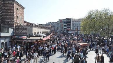 Eminönü'nde yaşanan insan yoğunluğu havadan görüntülendi