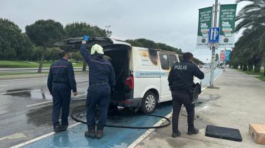 Maltepe sahilindeki bir minibüste yangın çıktı