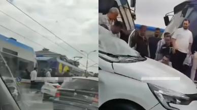 Bağcılar'da refüje çıkan otomobil tramvaya çarptı