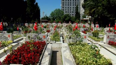 Edirnekapı Şehitliği’nde buruk bayram; "Ruhları şad olsun, minnettarız!"