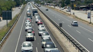 Tekirdağ'dan İstanbul yönüne araç yoğunluğu artarak sürüyor