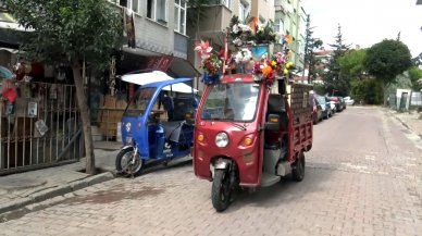 Görenler dönüp bir daha bakıyor: Atık topladığı motosikleti çiçeklerle süsledi