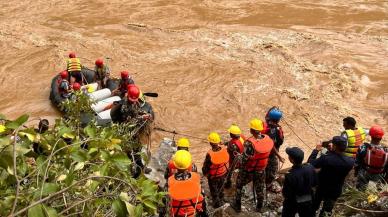 Nepal'de toprak kayması: 11 kişinin cesedine ulaşıldı