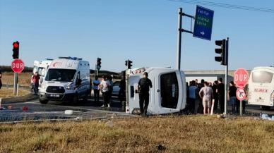 Tekirdağ'da servis midibüsü ile hafif ticari çarpışması sonucu 12 işçi yaralandı