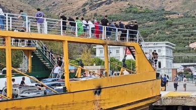 Ro-Ro gemisi limanda bekletildi, yolcular korna çalarak protesto etti