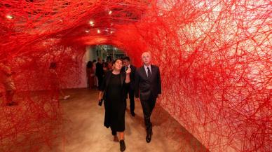 İstanbul Valisi Gül  “Chiharu Shiota: Dünyalar Arasında” sergisini gezdi!