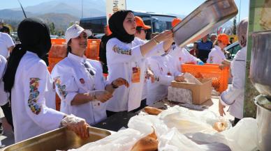 Kayseri'de Gastronomi Günleri: 1 ton sucuk döner dağıtıldı