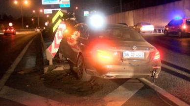 Bariyerlere çarpan otomobilide sürücü ve arkadaşı kayıplara karıştı