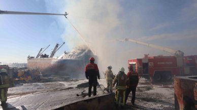 Kartal Belediyesi’nden gemi yangınını söndürme çalışmalarına destek