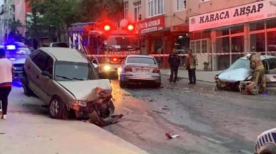 Ümraniye'de kazanın ardından park halindeki otomobiller yer değiştirdi: 2 yaralı