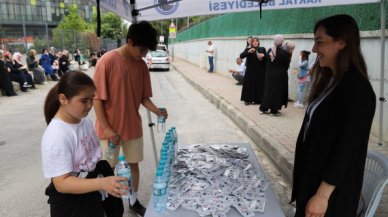 Kartal Belediyesi’nden LGS öncesi öğrencilere su ikramı