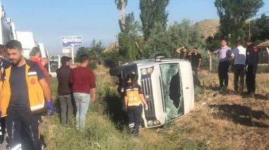 Kayseri'de servis minibüsü devrildi: 9 yaralı