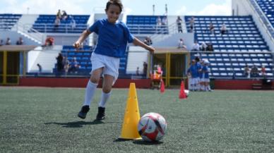 Büyükçekmece’de yaz spor okullarında eğitimler hızla devam ediyor