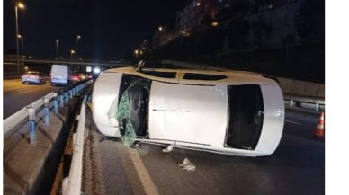 Kağıthane'de otomobil takla attı: 2 yaralı