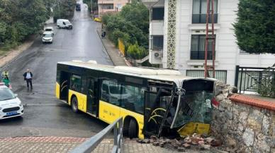 Ümraniye'de İETT otobüsü duvara çarptı: 2 kişi yaralı