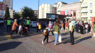 Kartal'da öğrenciler zabıta ekiplerine emanet