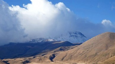 Erciyes'de mevsimin ilk karı başladı