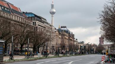 Berlin’de başörtülü öğretmenler okullarda çalışabilecek