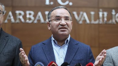 Bozdağ: Seccadeye ayakkabılarıyla basarak kirletmek Sayın Kılıçdaroğlu'na yakışmamıştır