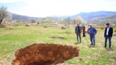 Deprem bölgesinde obruk oluştu