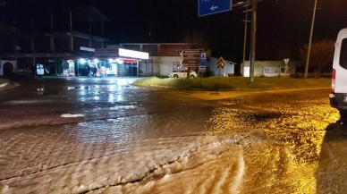 Elazığ’da sağanak; Bingöl kara yolunda ulaşım tek şeritten sağlanıyor