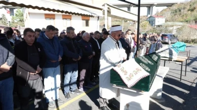 Büyükçekmece'de ailesini katleden Bahtiyar Aladağ'ın oğlu, eşi ve kayınvalidesi bugün toprağa verildi