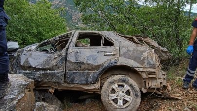 Uçurumun dibinde otomobil bulundu 3 kişi hayatını kaybetti