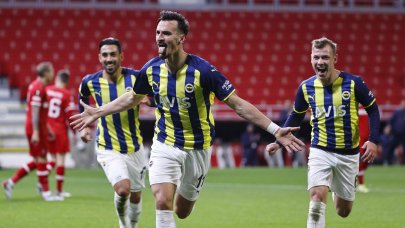 Fenerbahçe 3 yıldız futbolcu ile yollarını ayırdı