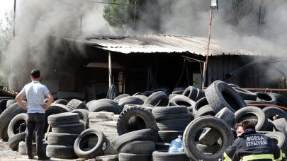 Oto lastikçide yangın çıktı