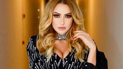 Hadise bu kez bikinisiyle ayna karşısına geçti!