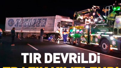 Silivri D-100 Karayolu'nda TIR devrildi