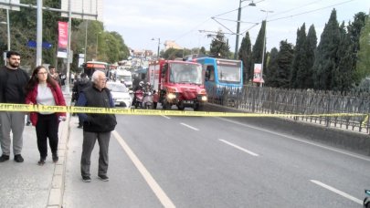 Belediye aracına çarpan sürücü kamyonetin içinde sıkıştı