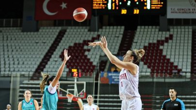 Fenerbahçe Alagöz Holding evinde Nesibe Aydın'ı ağırlıyor