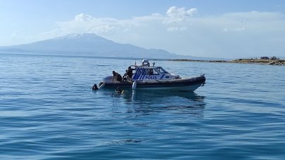 22 yaşındaki genç Van Gölü'nde akıntıya kapıldı, arama çalışması başlatıldı