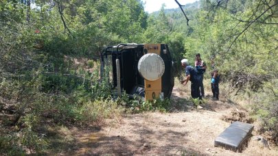 Safari aracı metrelerce yükseklikten yuvarlandı: 1 turist öldü, yaralılar var