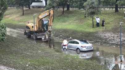 Bursa'da sağanak yağış sonrası 500'ün üzerinde ihbar yapıldı