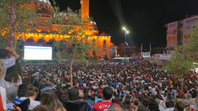 İstanbul'da Türkiye-Hollanda maçı heyecanı meydanlara taştı!