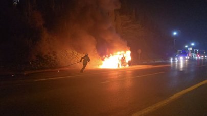 İstanbul Ataşehir'de TEM'in ortasında cip yangını!