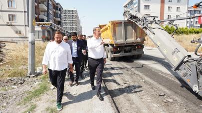 Beylikdüzü’nde başkan Çalık asfalt çalışmalarını yerinde takip etti