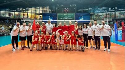 16 Yaş Altı Kadın Milli Voleybol Takımı namağlup Balkan Şampiyonu