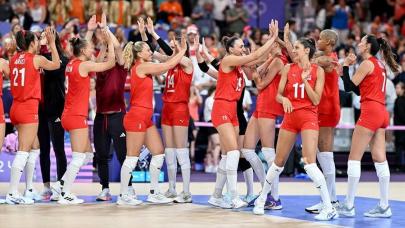 A Milli Kadın Voleybol Takımı, Paris'teki ikinci maçına çıkıyor