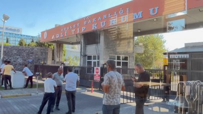 Arnavutköy'de eşi tarafından sokak ortasında öldürülen kadının cenazesi Adli Tıp Kurumu'ndan alındı