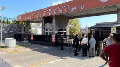 Sultangazi'deki silahlı saldırıda hayatını kaybeden gencin cenazesi Adli Tıp'tan alındı