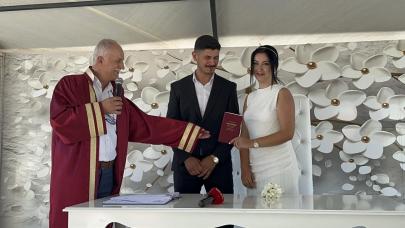 Nikah memuru, son nikahı kızına kıydı!