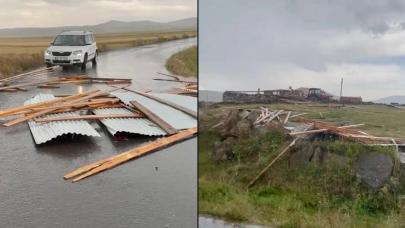 Kars'ta panik anları: Hortum evlerin çatılarını uçurdu