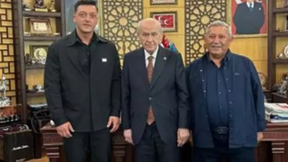 Mesut Özil'den MHP lideri Bahçeli'ye ziyaret