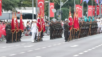 30 Ağustos Vatan Caddesi’ndeki kutlama törenleri ilgi yoğundu