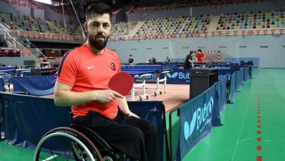 Ali Öztürk, para masa tenisinde yarı finale yükseldi