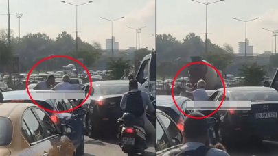 Pendik'te yol verme kavgası, trafik durma noktasına geldi