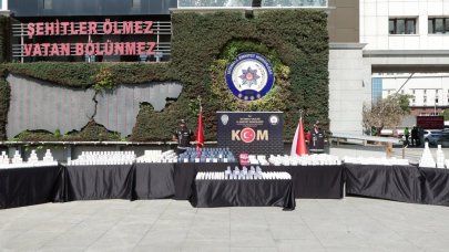 150 milyon liralık kaçak ilaç operasyonunda ele geçirilenler sergilendi